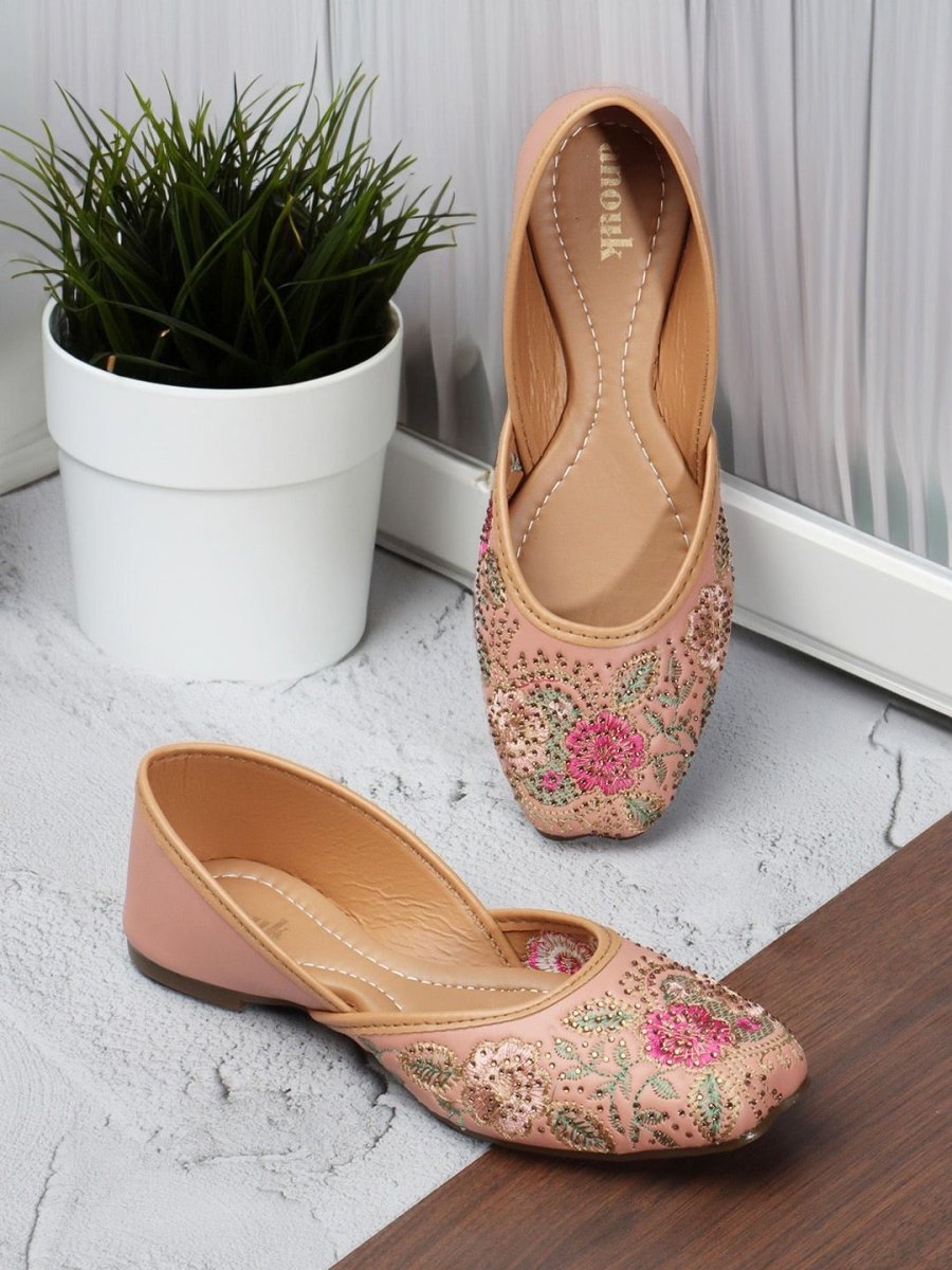 Dhiyona AK Embroidered Mojaris