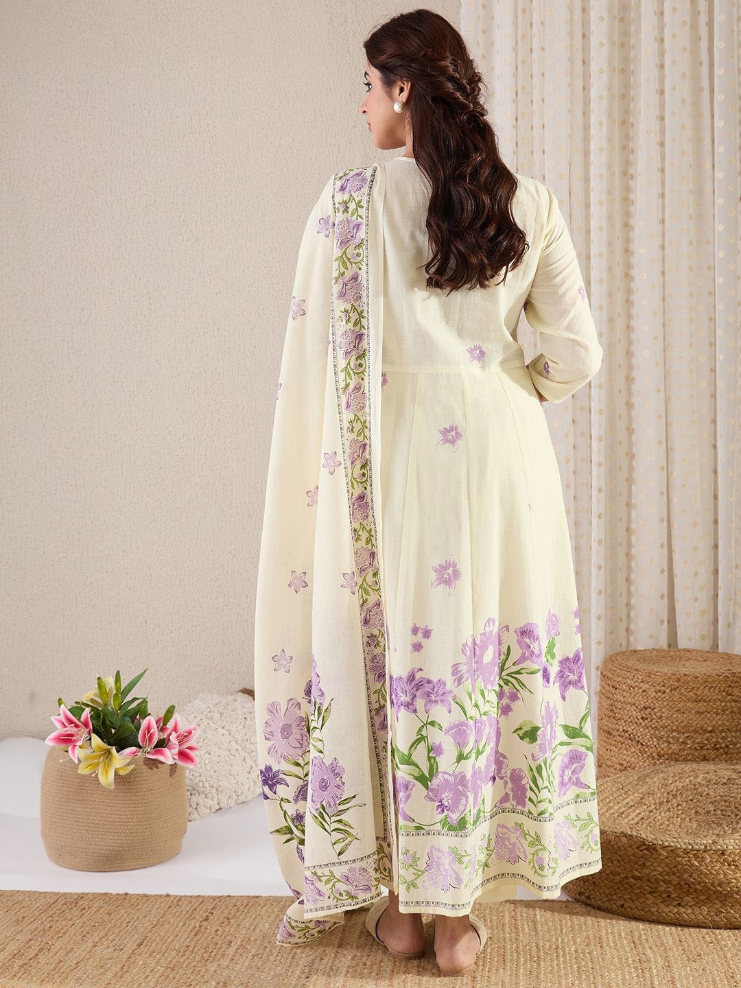 Women Floral Printed Regular Beads and Stones Pure Cotton Kurta Set