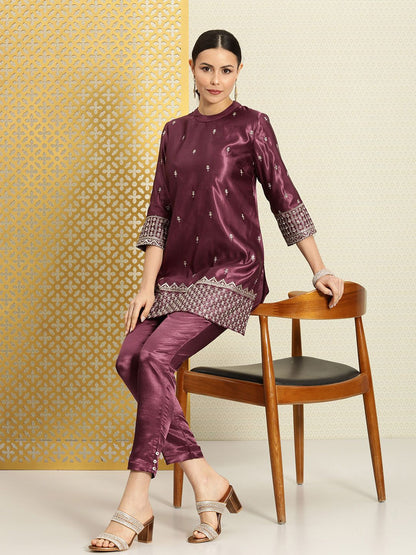 Dhiyona PD Women Women Jashn Round Neck Sequinned Aari Work Kurti With Trouser