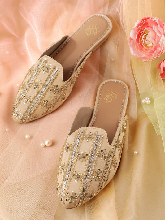 Dhiyona HOP Women Embroidered Ethnic Mules