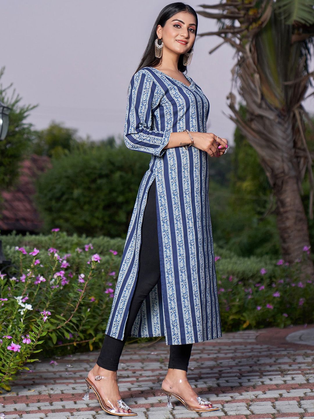 Dhiyona IE Blue Striped V-Neck Pure Cotton Straight Kurta