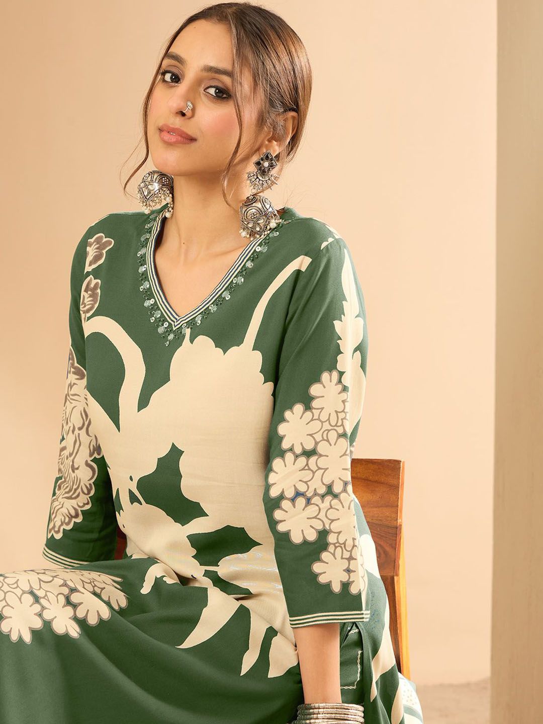 Dhiyona IE Floral Printed V-Neck Beads and Stones Screen Technique Kurta With Salwar