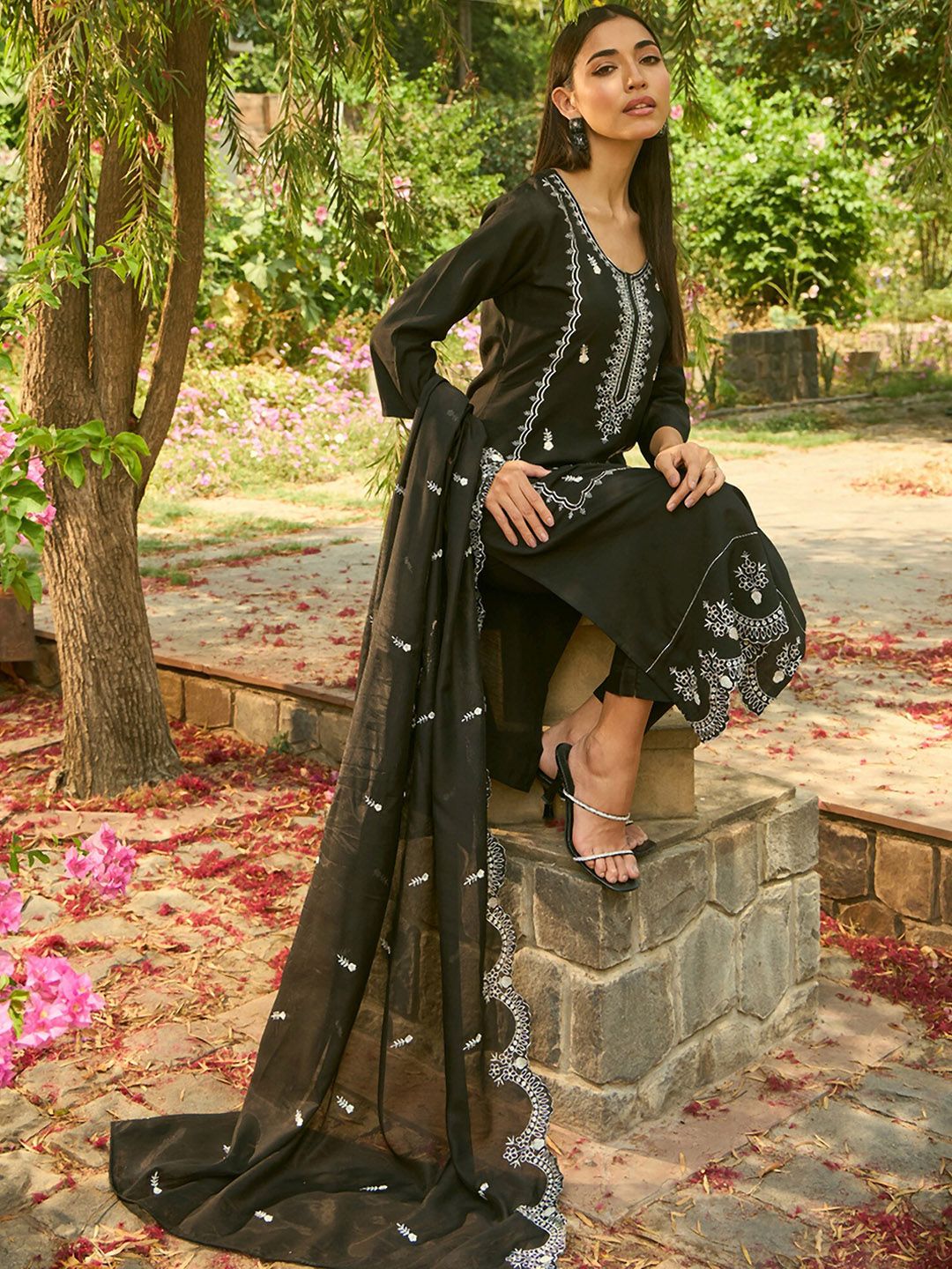 Dhiyona IE Ethnic Motifs Embroidered Regular Thread Work Kurta with Trousers & Dupatta