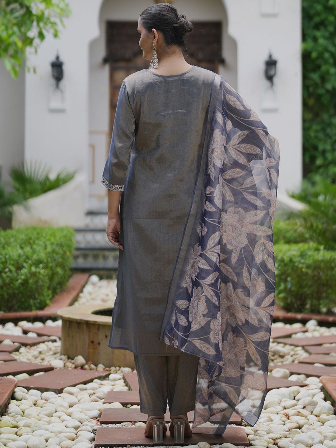 Dhiyona IE Women Floral Embroidered Regular Liva Kurta with Trousers & With Dupatta