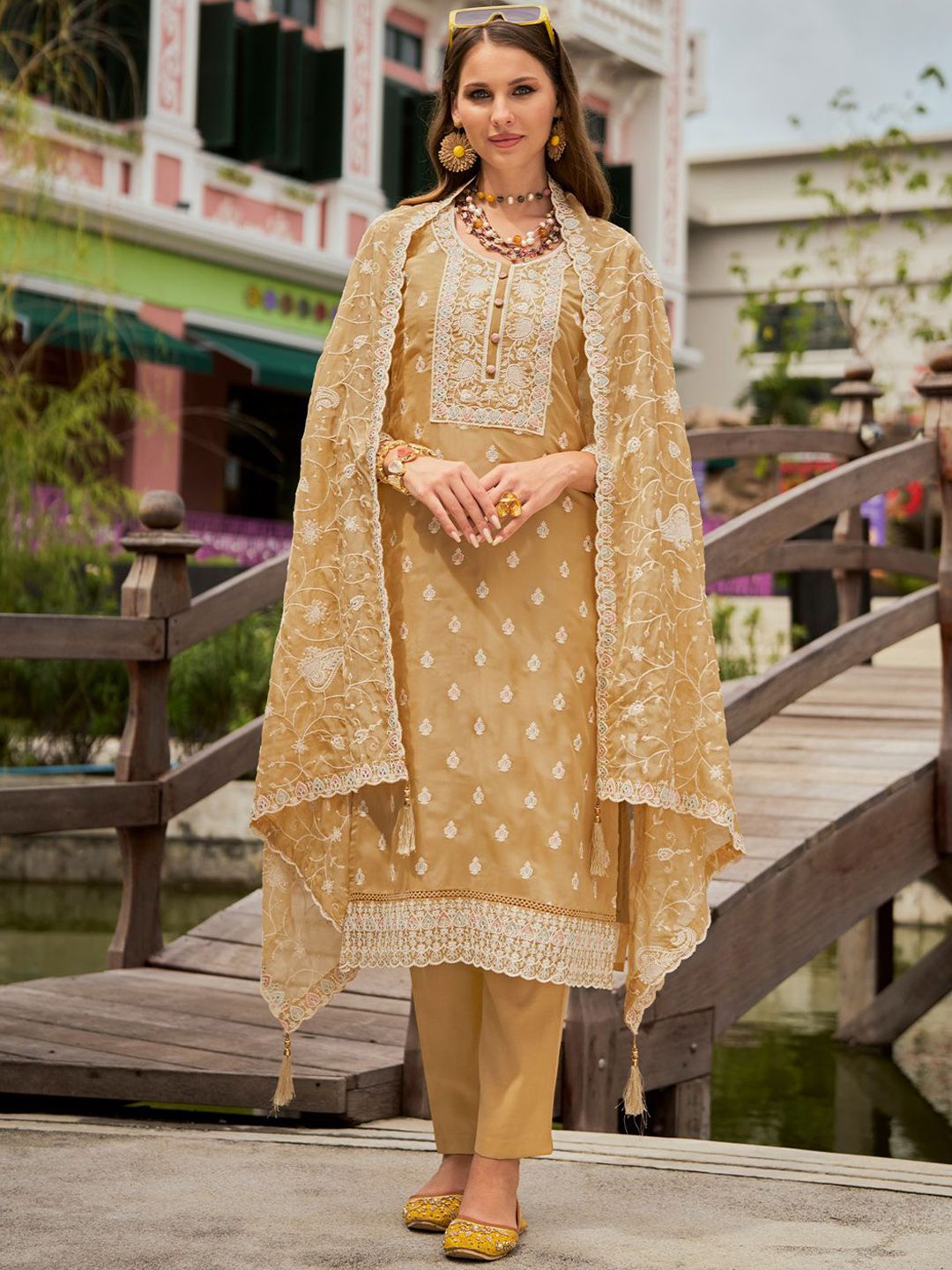 Dhiyona IE Floral Embroidered Round Neck Thread Work Organza Kurta With Trousers & Dupatta