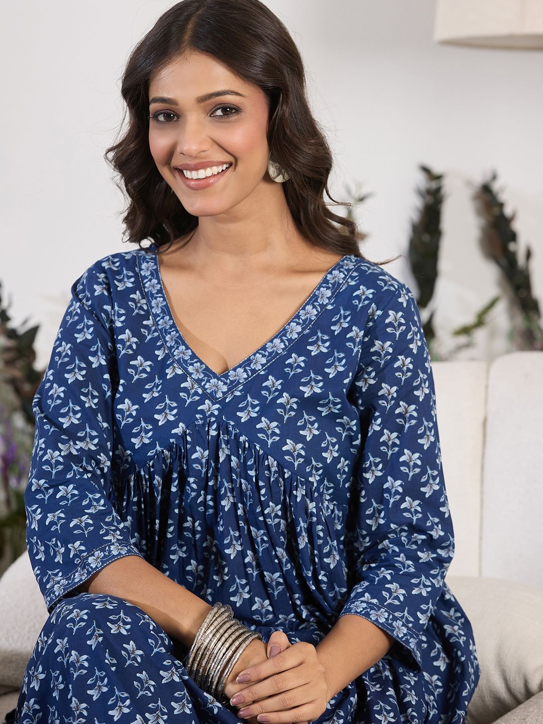 Dhiyona IE V-Neck Floral Printed Empire Pure Cotton Kurta with Trouser