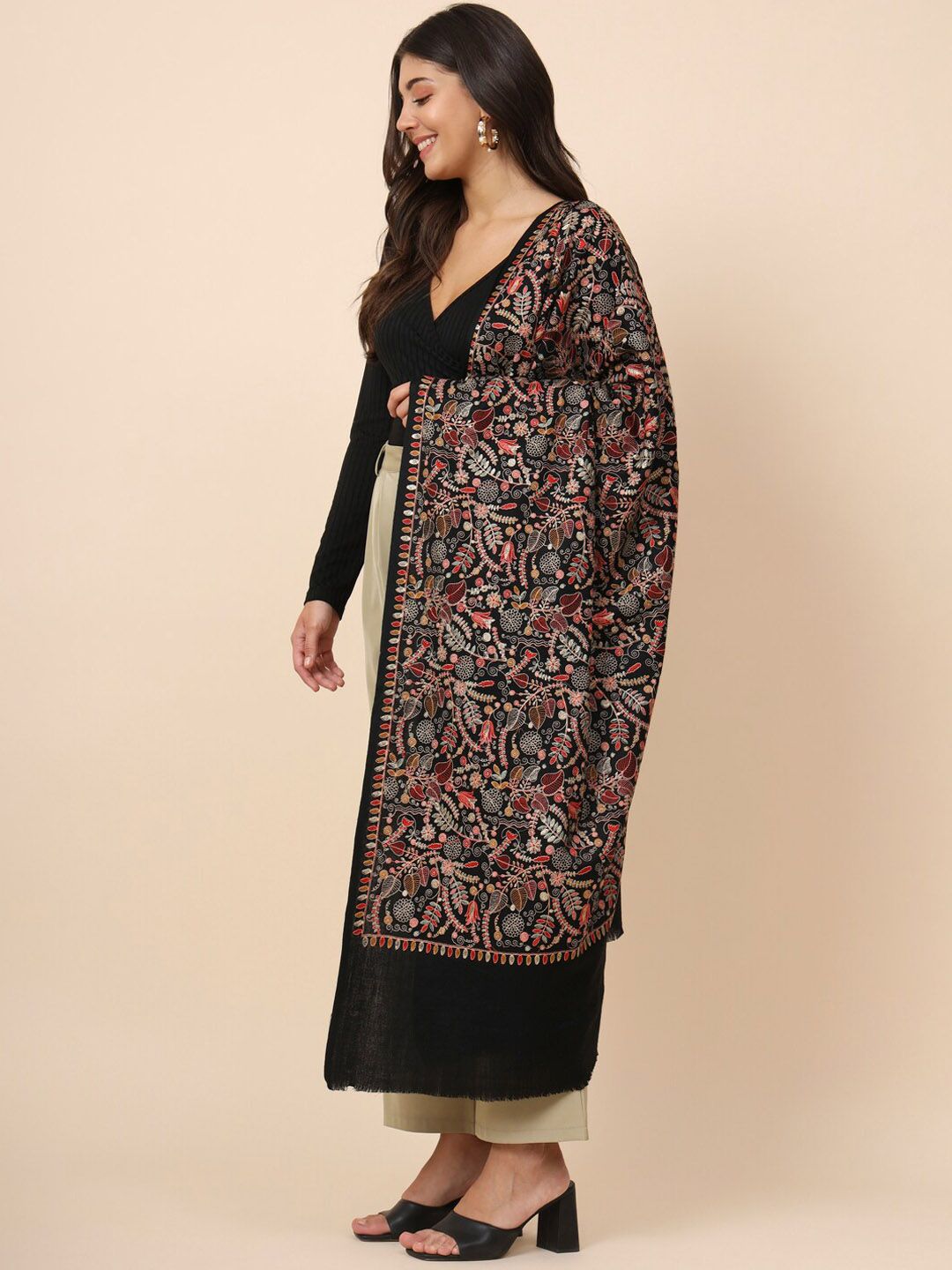 Dhiyona PA Women Floral Embroidered Pure Woollen Shawl