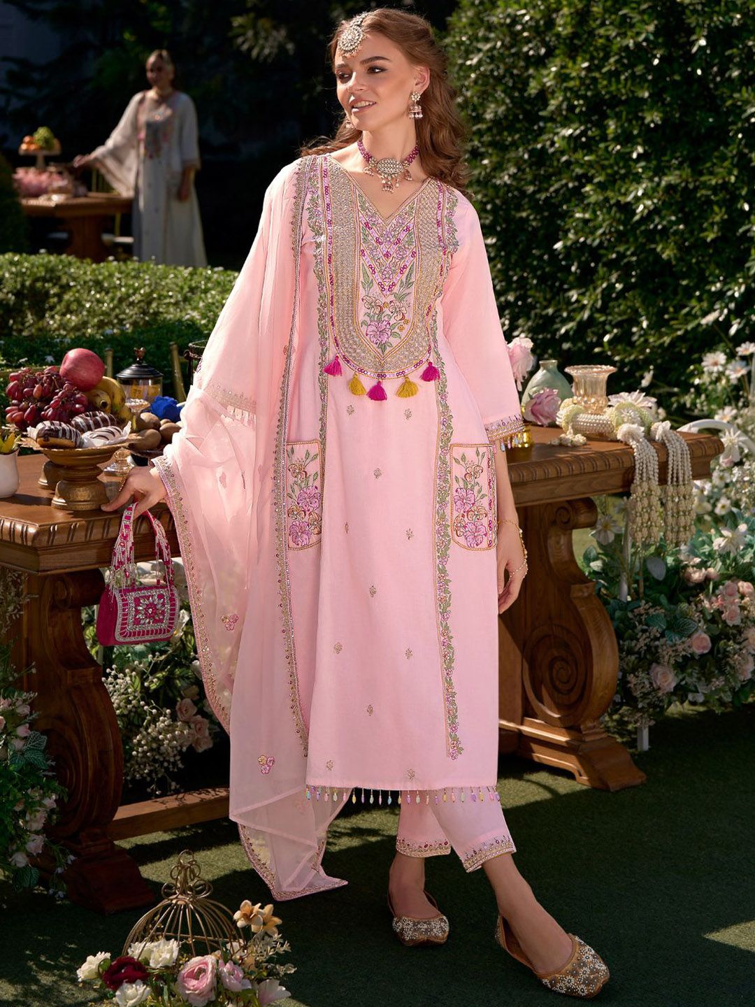 Dhiyona IE Women Floral Embroidered Regular Kurta with Trousers & With Dupatta
