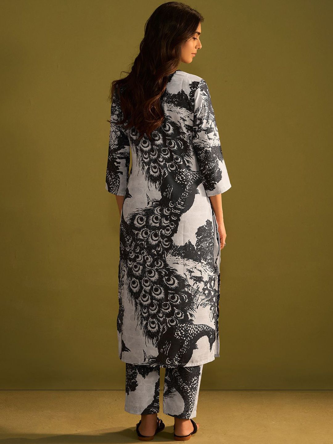Dhiyona IE Women Floral Printed Regular Pure Cotton Kurta with Trousers