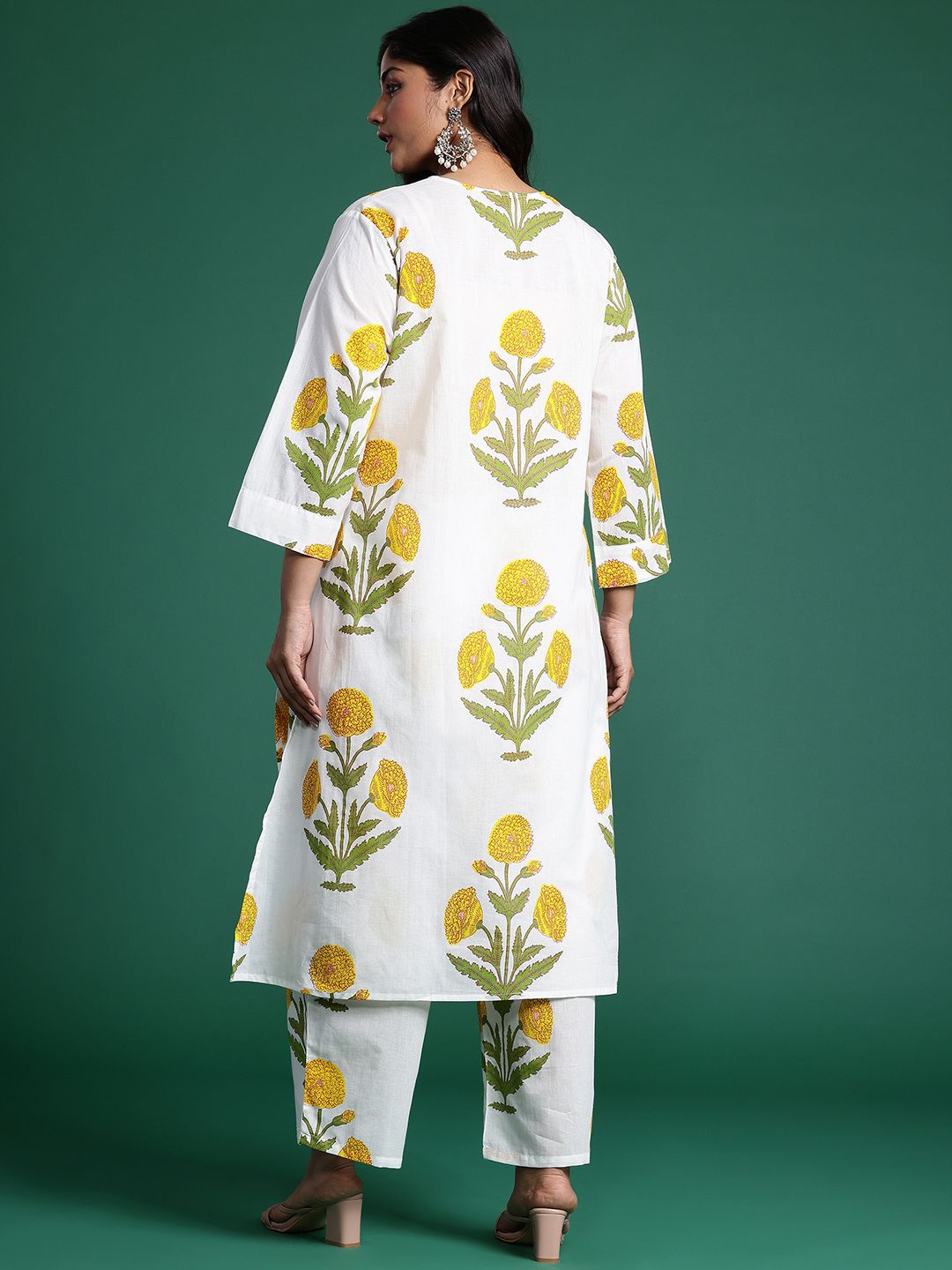 Dhiyona IE Plus Size Floral Printed Pleated Pure Cotton Kurta with Trousers
