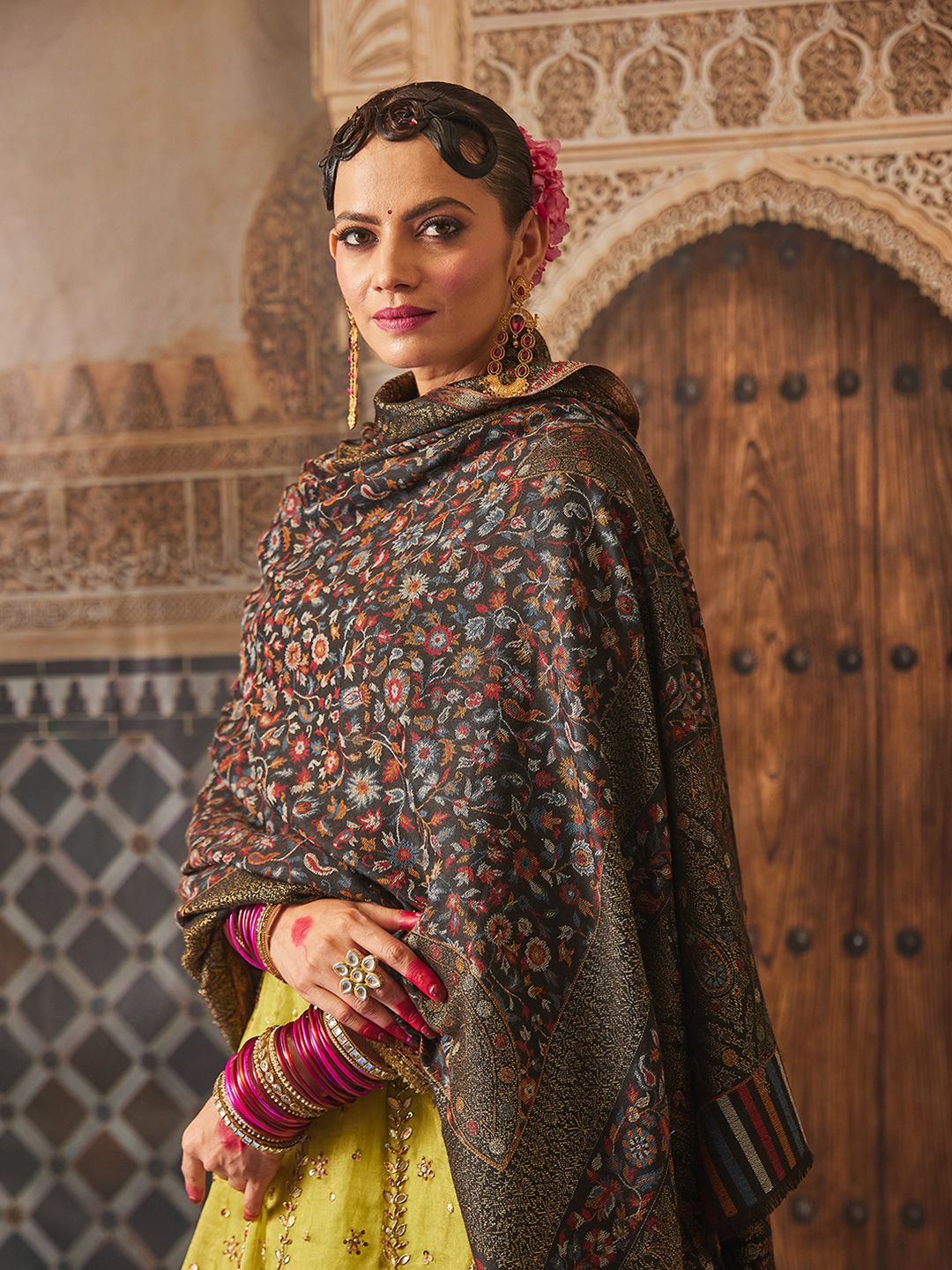 Dhiyona PA Women Paisley Woven Design Shawl