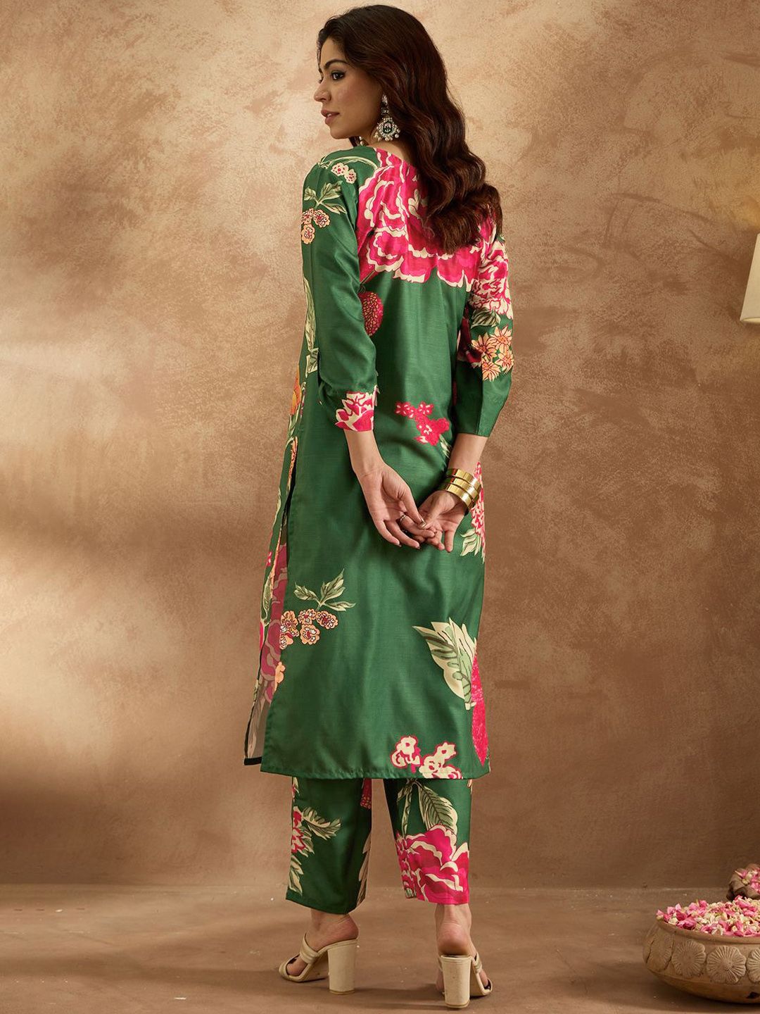 Dhiyona IE Women Floral Printed Regular Kurta with Trousers