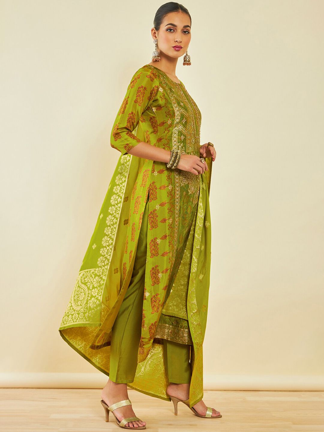 Dhiyona SO Women's Green Floral Printed Beads and Stones Kurta With Trousers & Dupatta