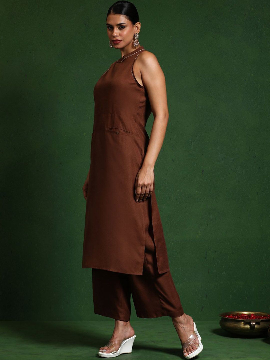 Dhiyona VA Women's Regular Thread Work Kurta with Trousers