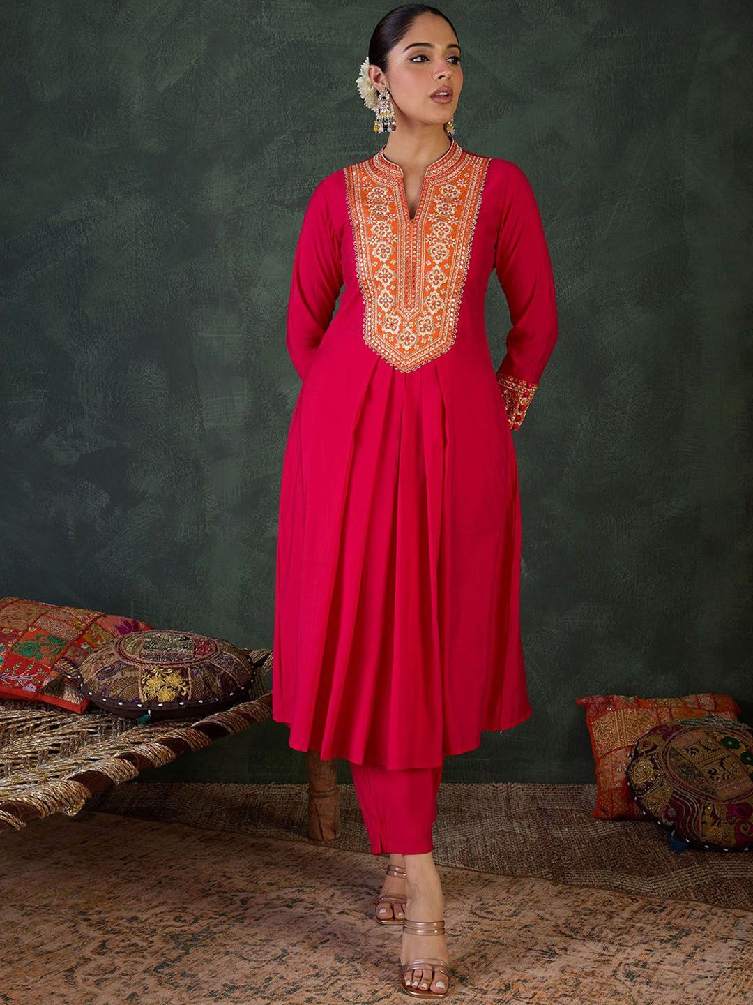 Women Floral Embroidered Kurta with Trousers