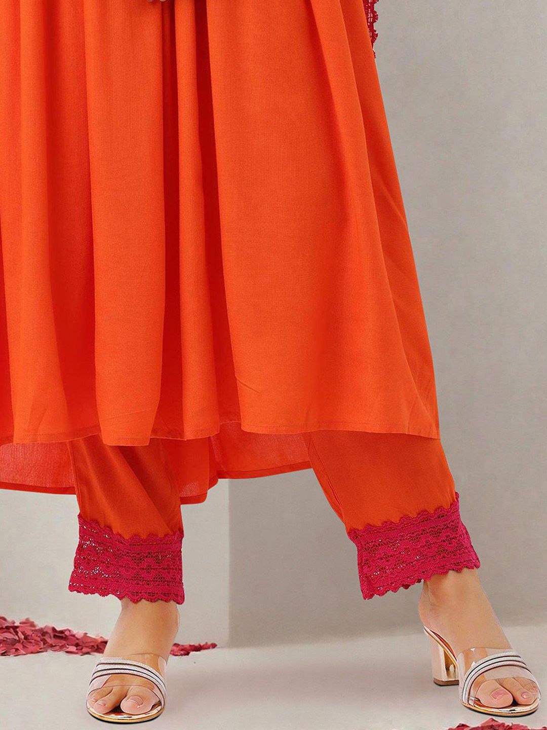 Dhiyona IS Women's Women Floral Embroidered Regular Kurta with Trousers & With Dupatta