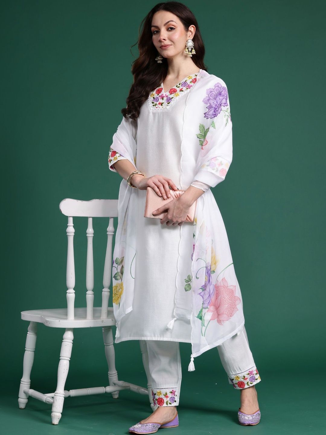 Women Floral Embroidered Regular Thread Work Liva Kurta with Trousers & With Dupatta