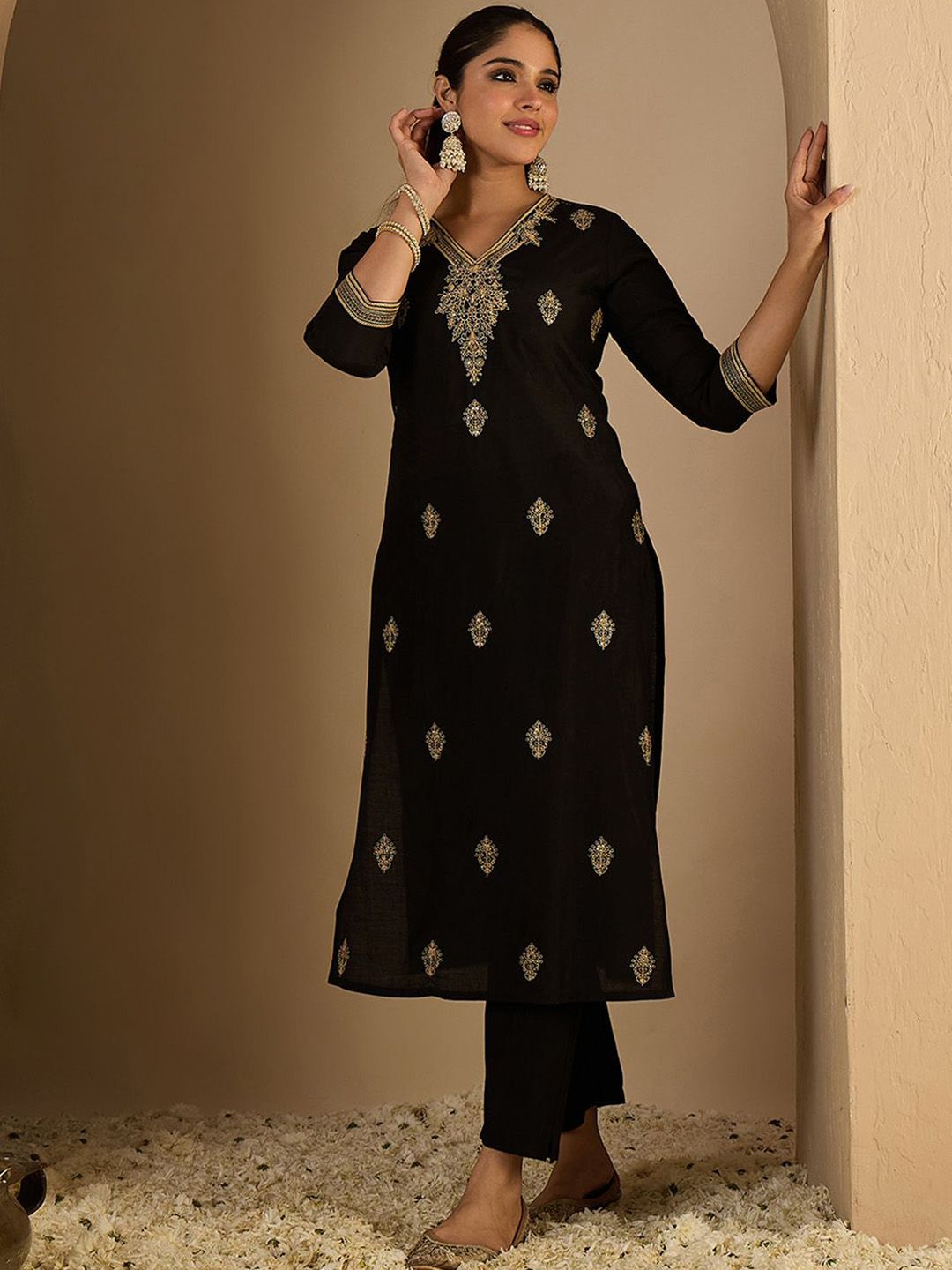 Dhiyona IE Women's Women Ethnic Motifs Embroidered Regular Thread Work Kurta with Trousers