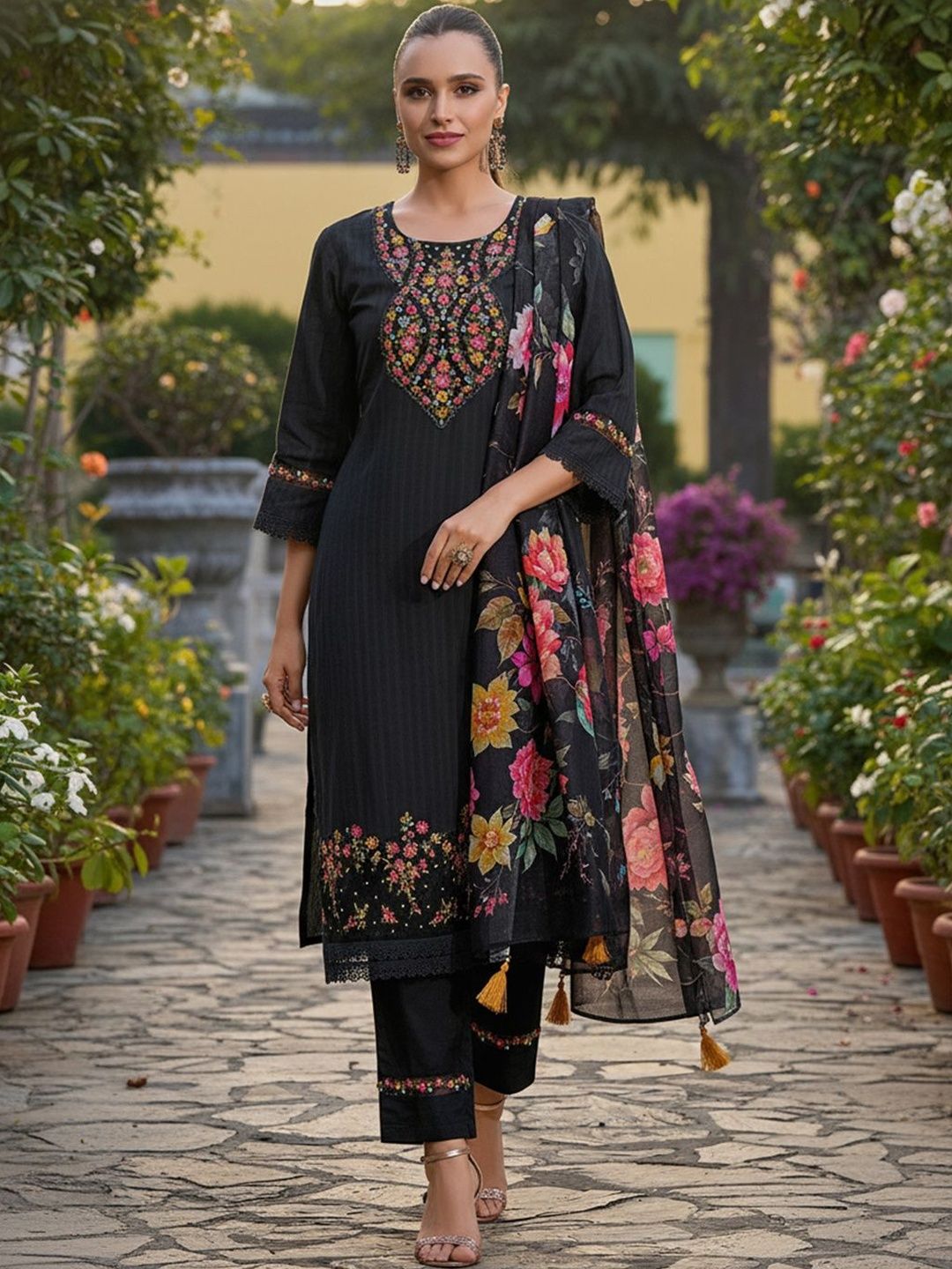 Floral Embroidered Regular Thread Work Pure Cotton Kurta With Trousers & Dupatta