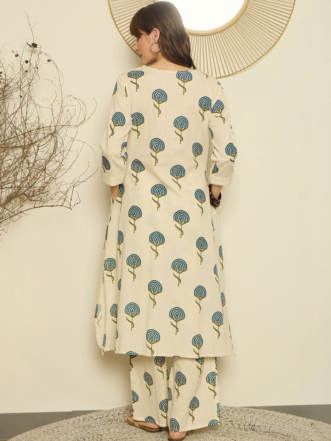 Women Floral Printed Regular Kurta with Trousers