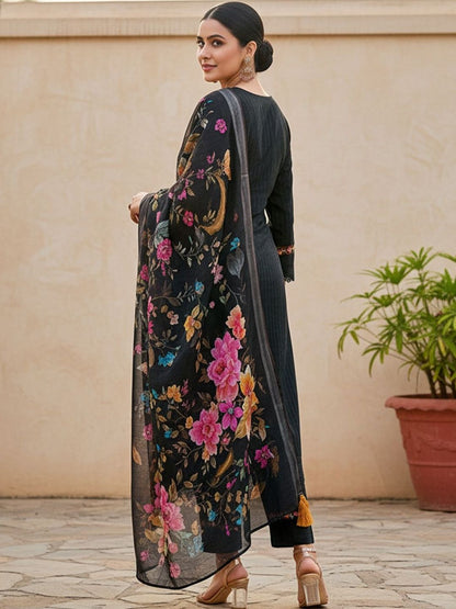 Floral Embroidered Regular Thread Work Pure Cotton Kurta With Trousers & Dupatta