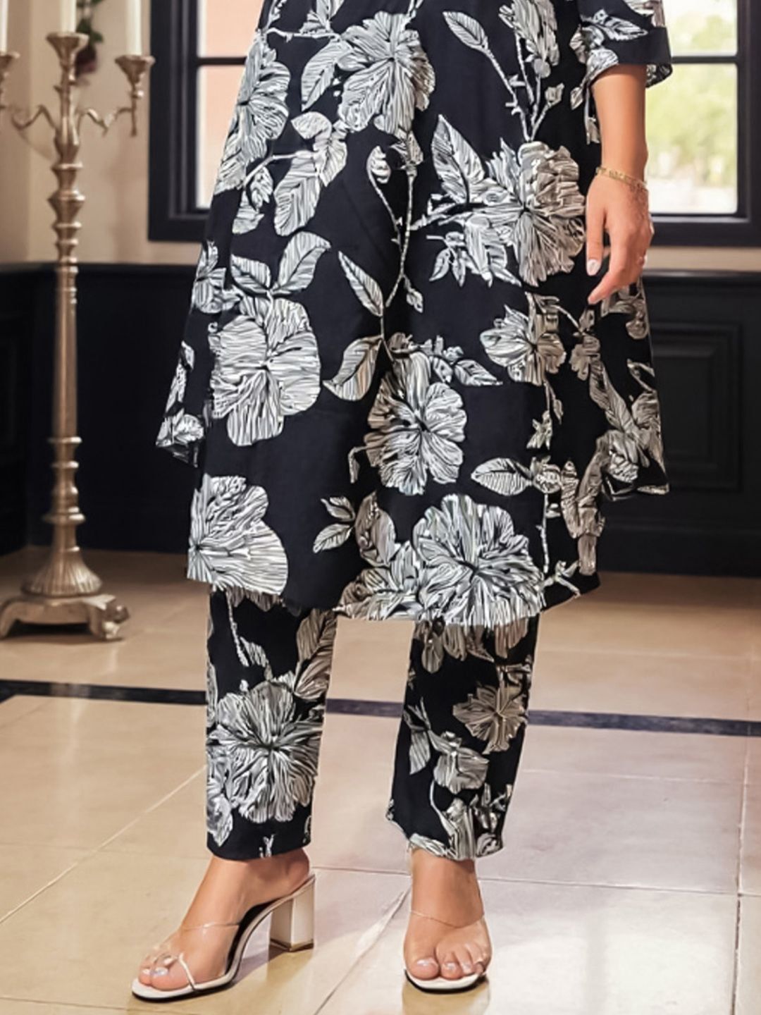 Women Floral Printed Pure Cotton Kurta with Trouser