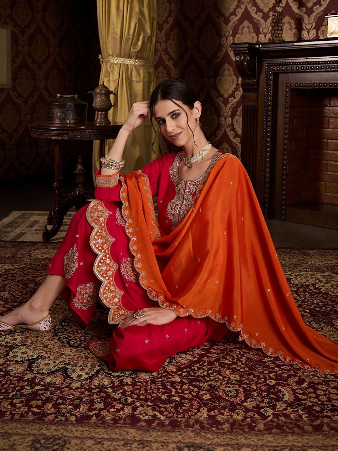 Dhiyona CH Women Embroidered Kurta Set with Contrast Dupatta