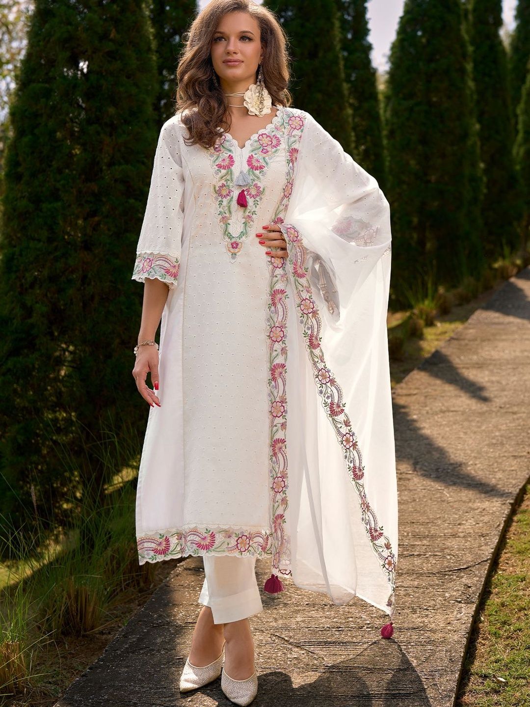 Women Floral Embroidered Regular Thread Work Pure Cotton Kurta with Trousers & With Dupatta