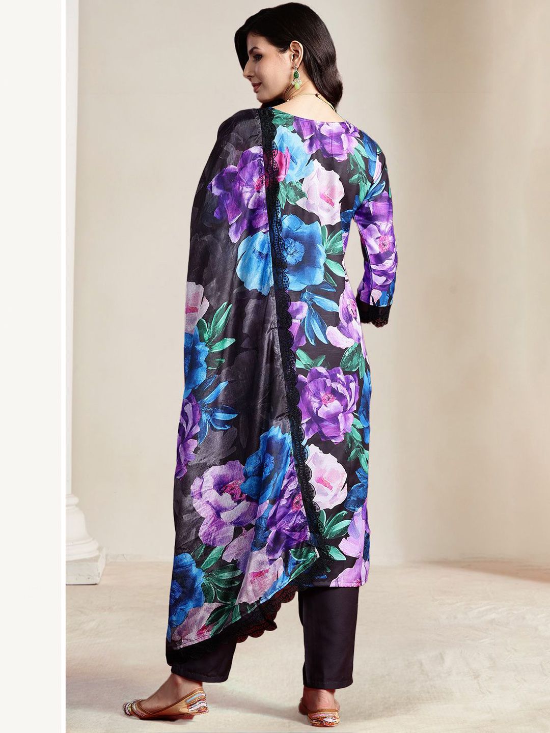 Dhiyona IE Women Floral Embroidered Empire Thread Work Kurta with Trousers & With Dupatta