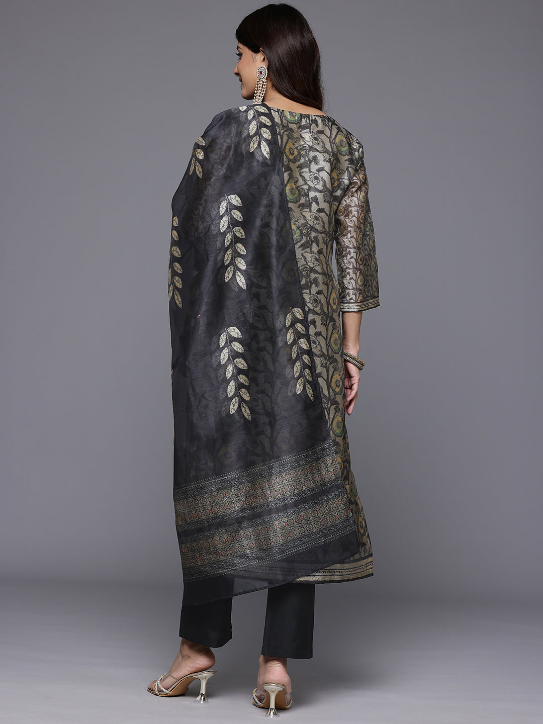 Dhiyona VR Women's Grey Floral Printed Round Neck Straight Kurta Paired With Bottom And Printed Dupatta