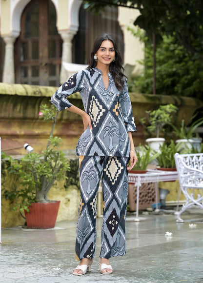 Women Pink Printed Viscose Rayon Kurta And Pant Set