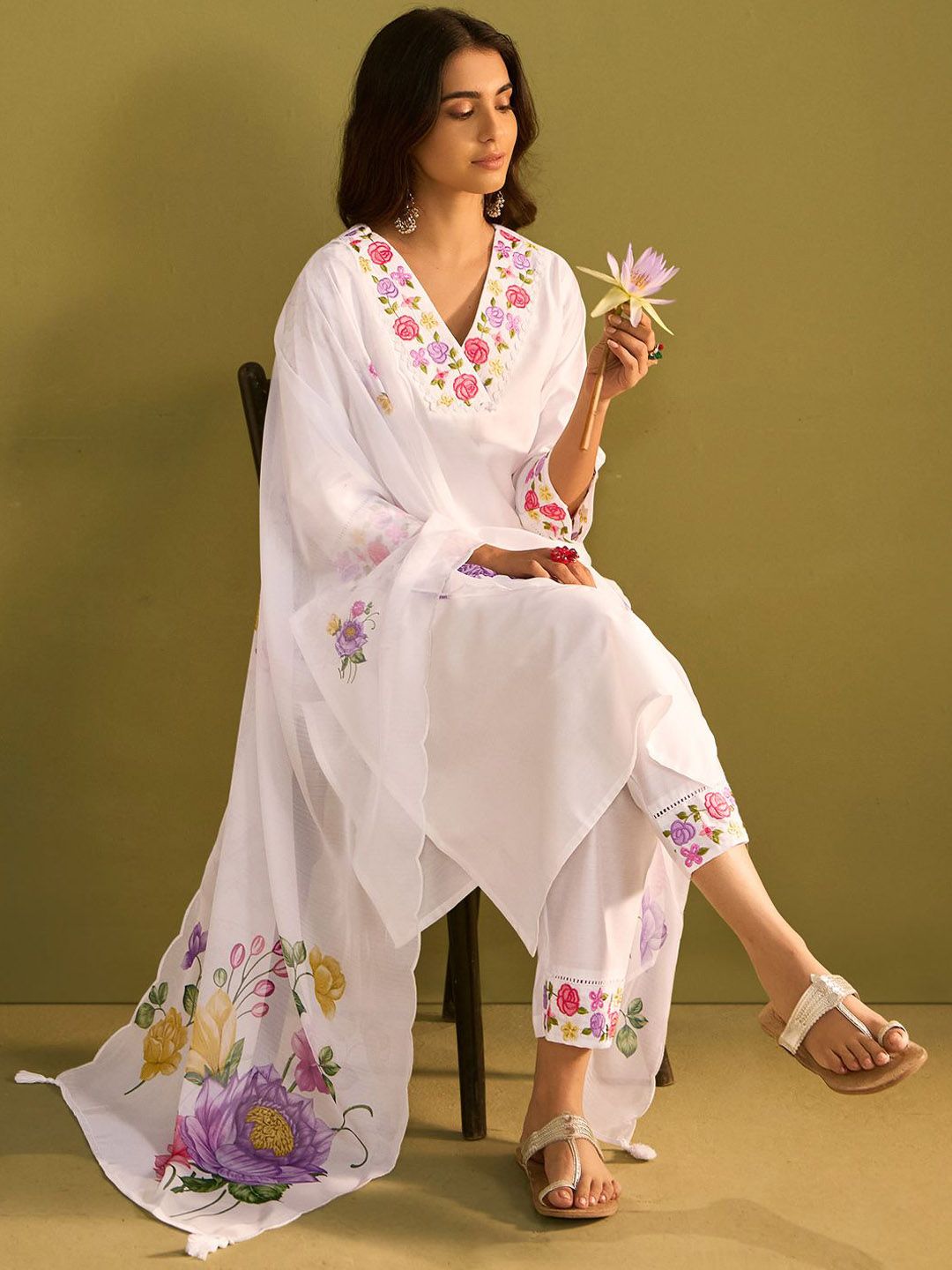 Floral Embroidered Thread Work V-Neck Liva Kurta with Trousers & Dupatta