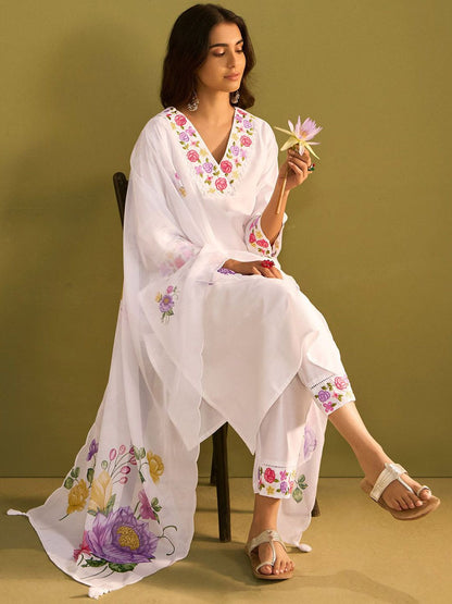 Floral Embroidered Thread Work V-Neck Liva Kurta with Trousers & Dupatta