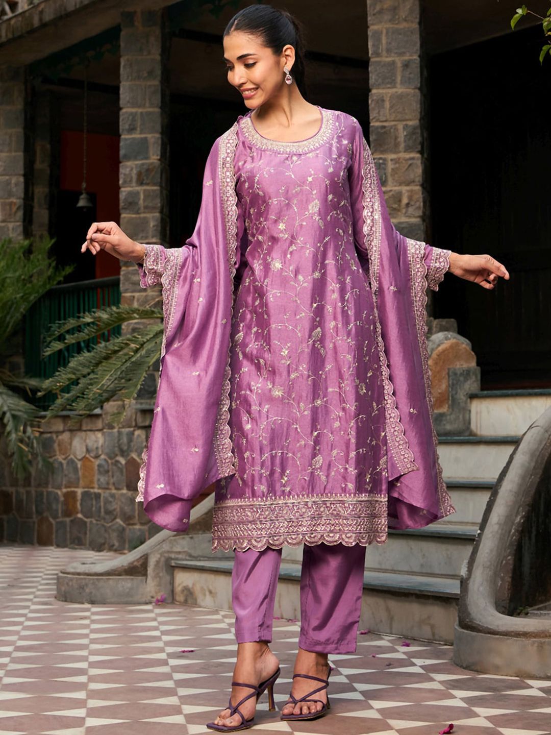 Dhiyona IE Floral Embroidered Regular Thread Work Straight Kurta with Trousers & Dupatta