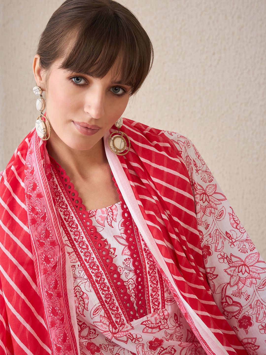Dhiyona IE Women Floral Printed Regular Pure Cotton Kurta with Trousers & With Dupatta