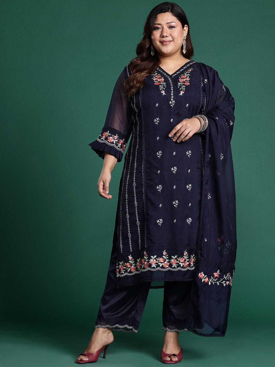 Dhiyona IE Plus Size Floral Embroidered Panelled Thread Work Kurta With Trousers & Dupatta