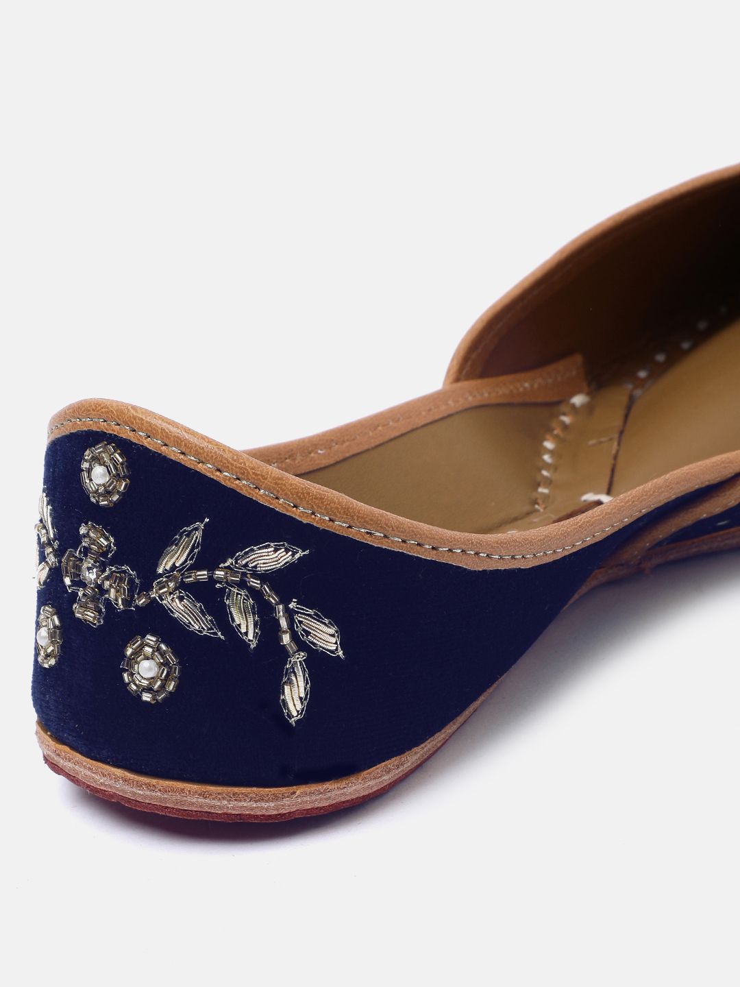 Dhiyona HOP Women Floral Embroidered Ethnic Mojaris