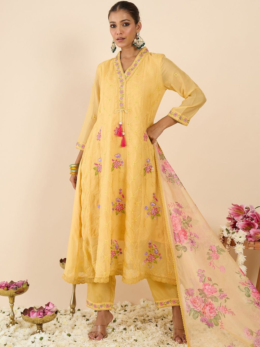 Women Floral Embroidered Panelled Thread Work Kurta with Trousers & With Dupatta