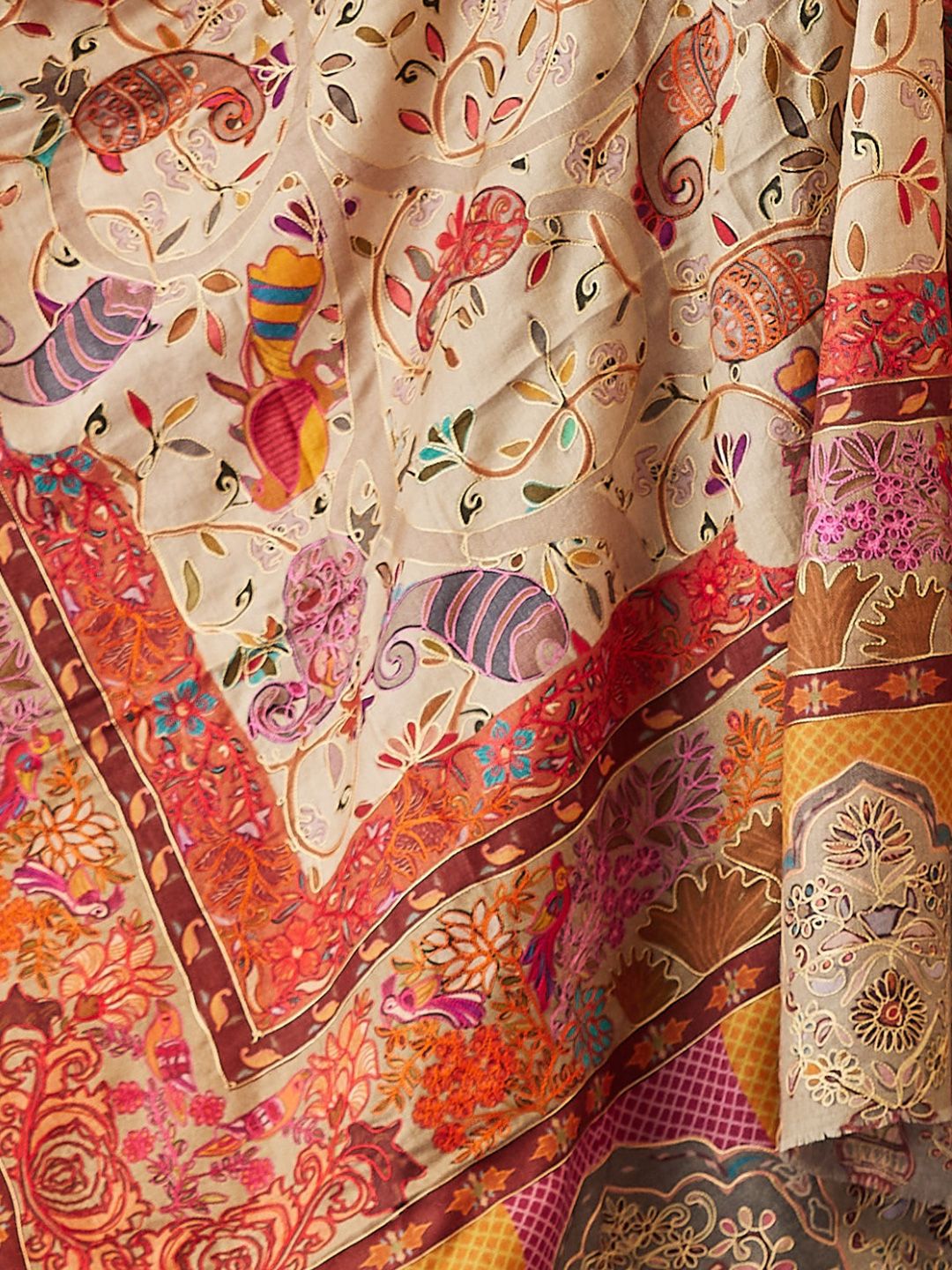 Dhiyona PA Women Floral Embroidered Shawl