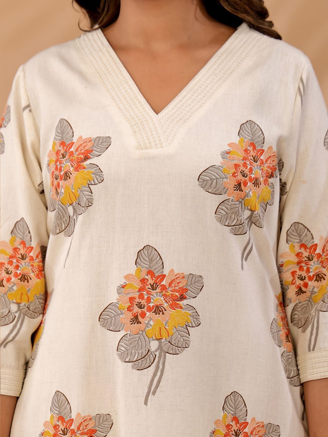 Women Floral Printed Regular Kurta with Trousers