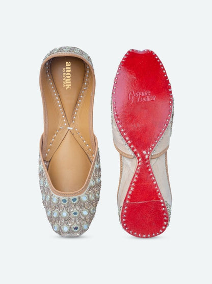 Dhiyona AK Women Cream-Coloured Ethnic Embellished Fabric Mojaris
