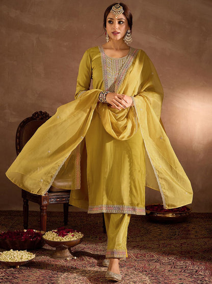 Floral Yoke Design Thread Work Straight Kurta