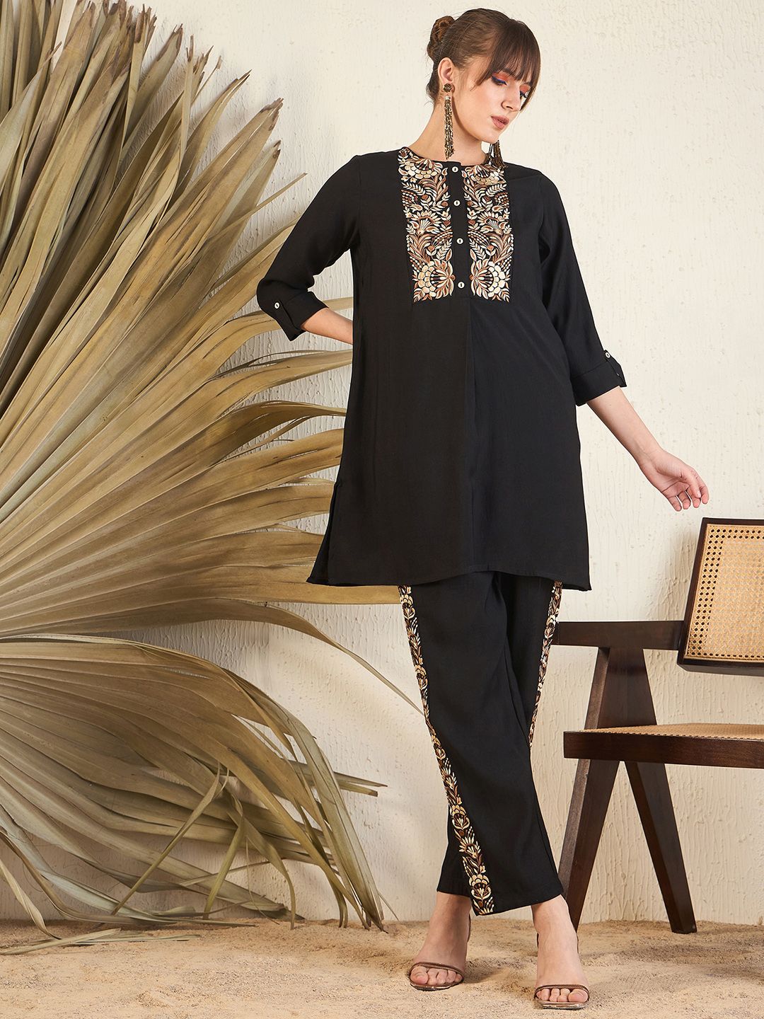 Dhiyona IE Women Floral Yoke Design Regular Thread Work Kurti with Trousers