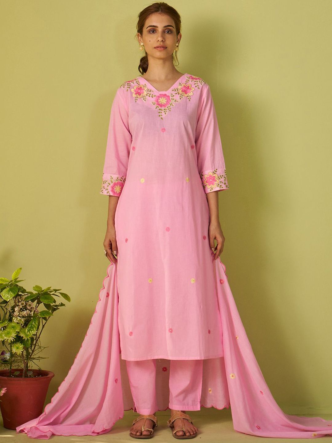 Dhiyona IE Women Floral Embroidered Thread Work Kurta with Trousers & With Dupatta
