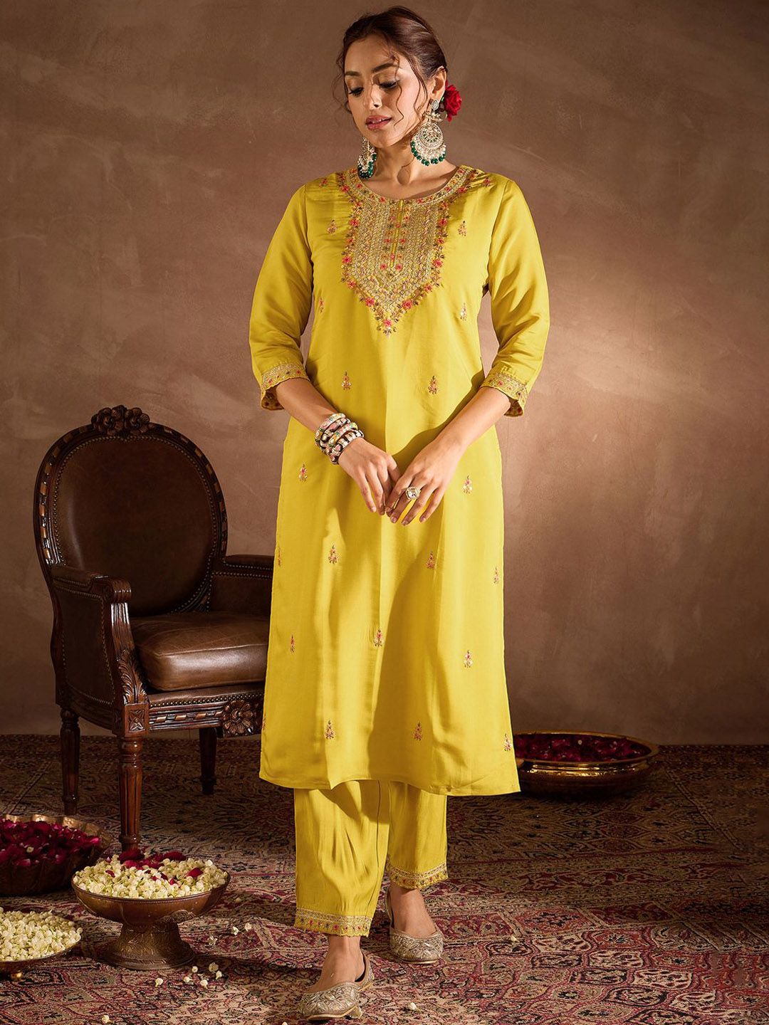 Dhiyona IE Floral Embroidered Thread Work Straight Kurta With Trousers & Dupatta