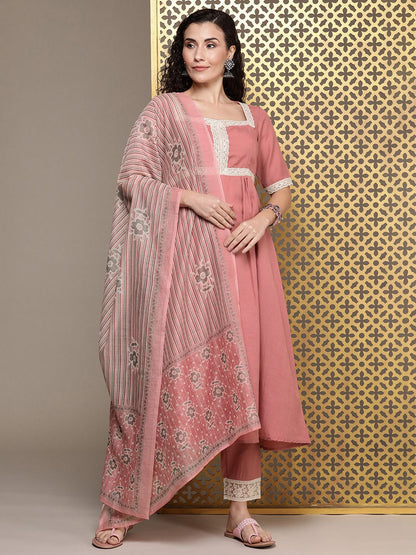 Dhiyona PD Women Women Floral Yoke Design Pleated Thread Work Kurta with Trousers & With Dupatta