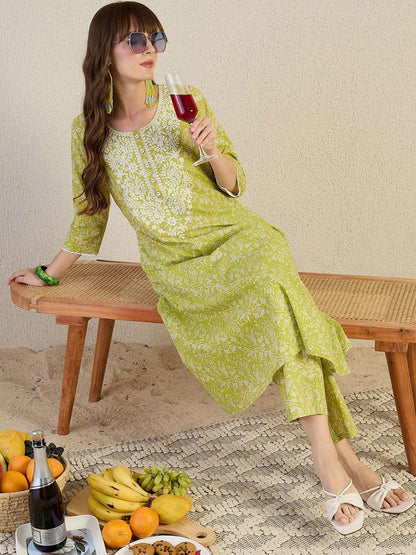 Dhiyona IE Women Paisley Printed Regular Thread Work Pure Cotton Kurta with Trousers