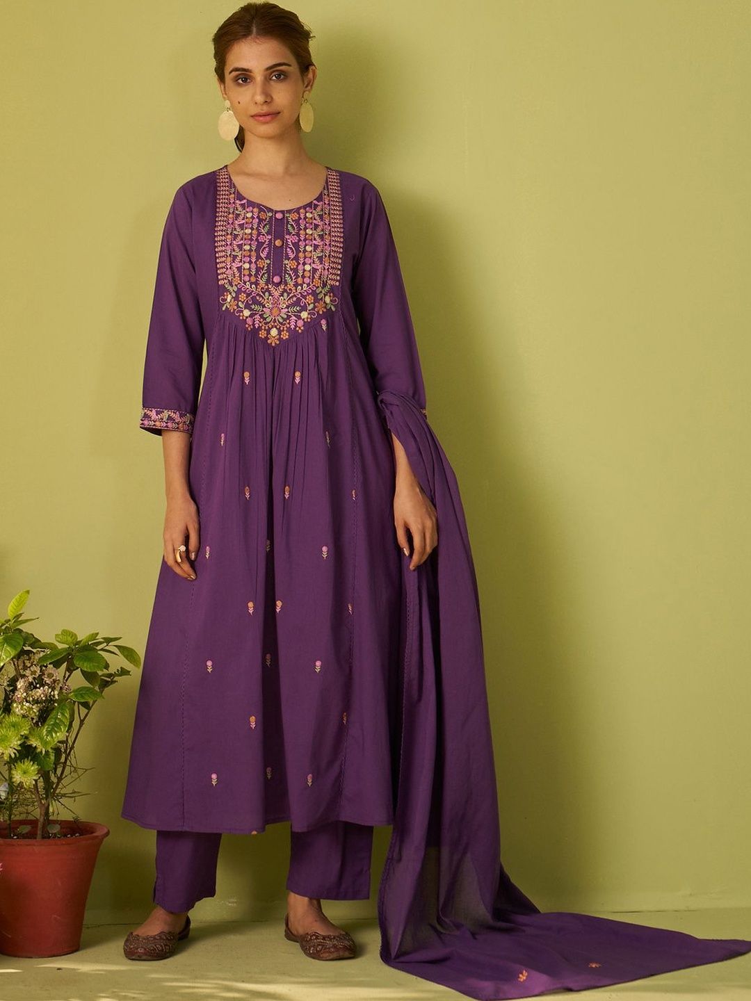 Floral Embroidered Thread Work Pure Cotton A-Line Kurta & Trousers With Dupatta