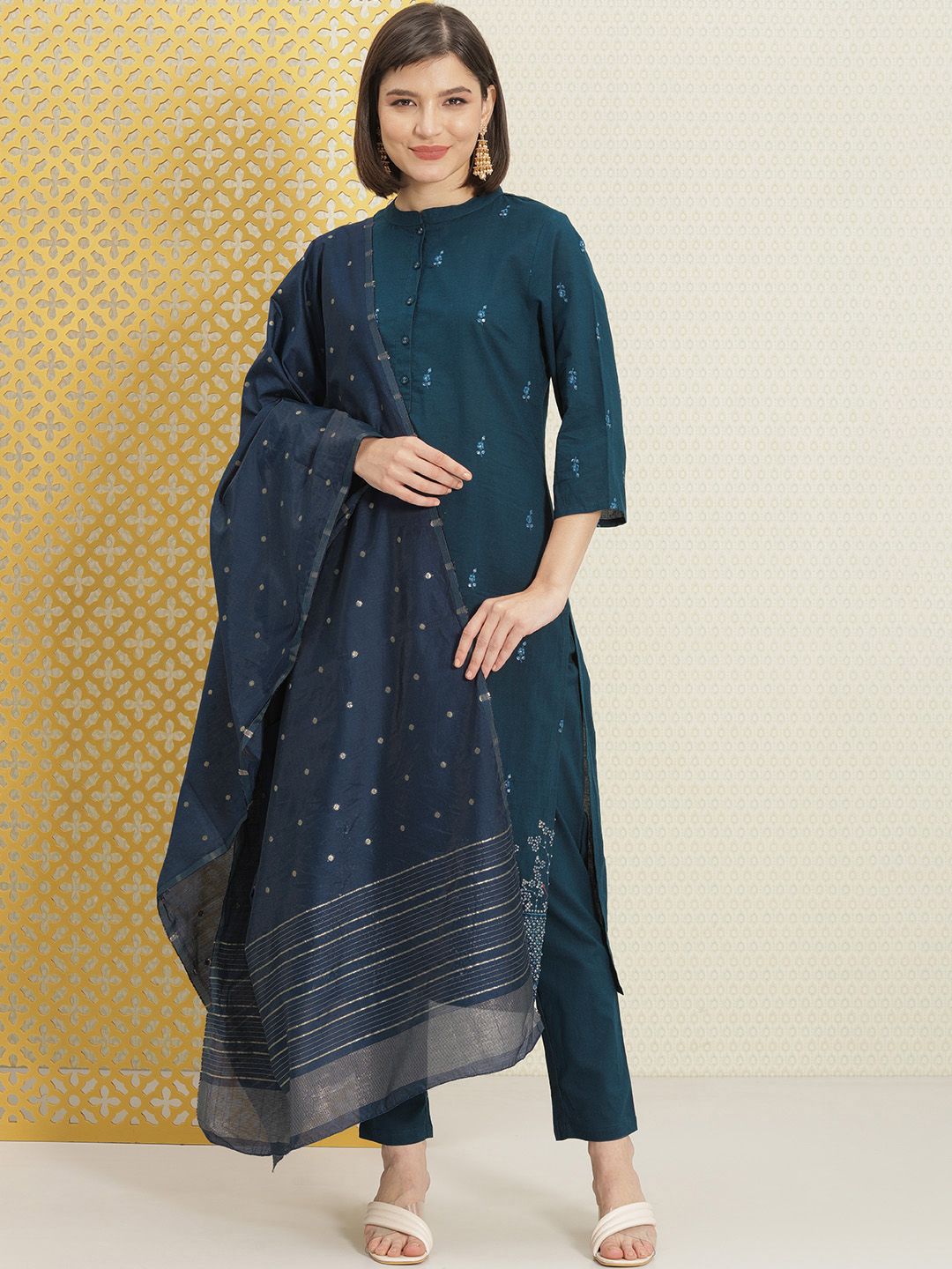 Dhiyona PD Women Women Teal Floral Embroidered Sequinned Kurta with Trousers & With Dupatta