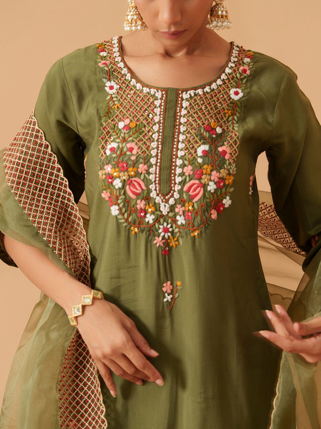 Dhiyona PD Women Women Floral Embroidered Kurta with Trousers & Dupatta